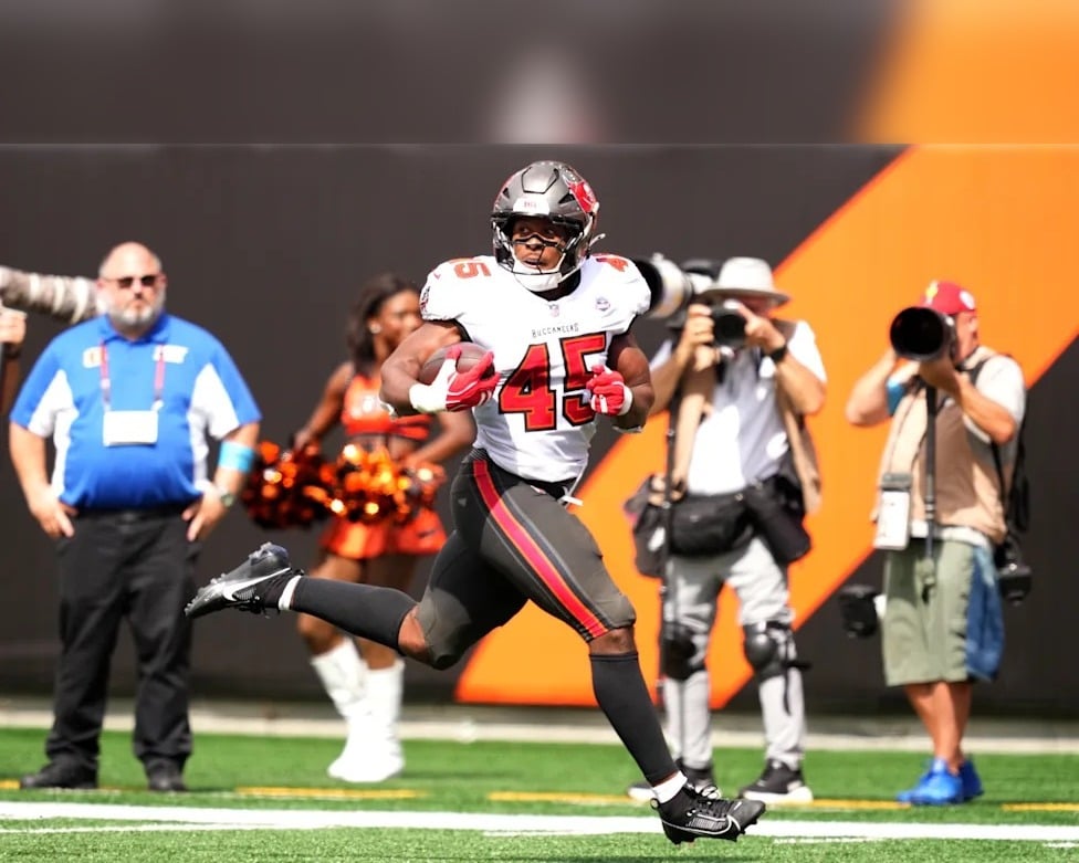 Josiah Trotter picks off Joe Burrow for a touchdown, his first career interception